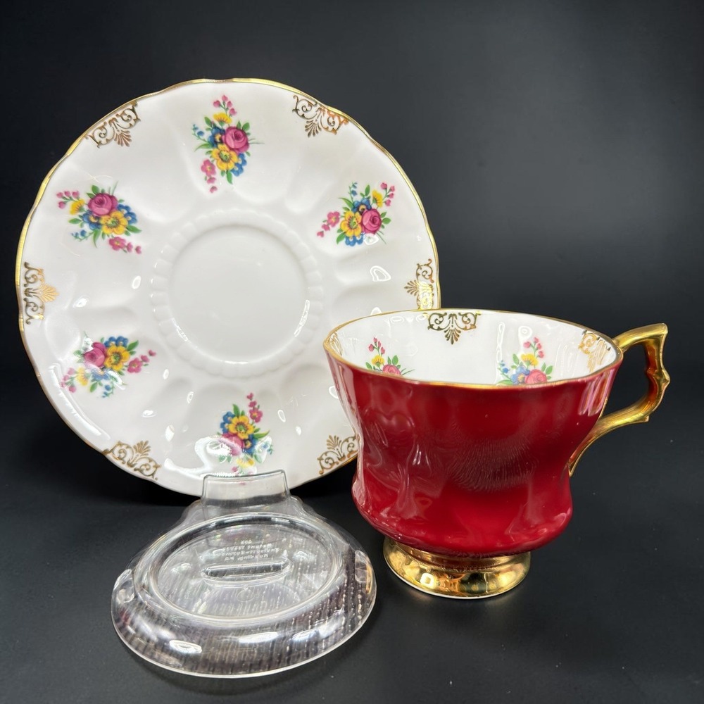 Royal Windsor Fine Bone China Tea Cup Saucer Set Ruby Red Floral Gold England